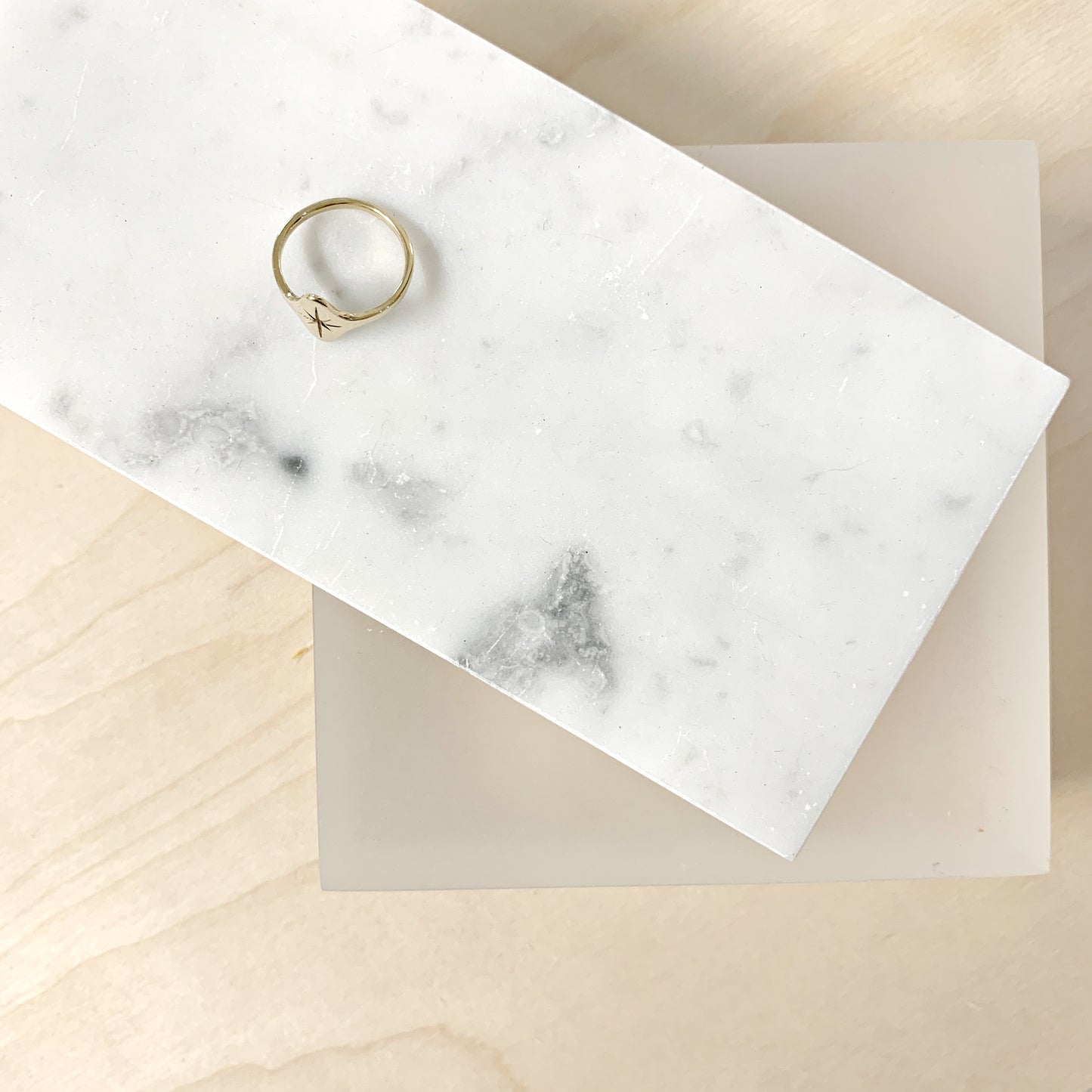 Étoile Signet Ring in 14k Gold Polished Finish