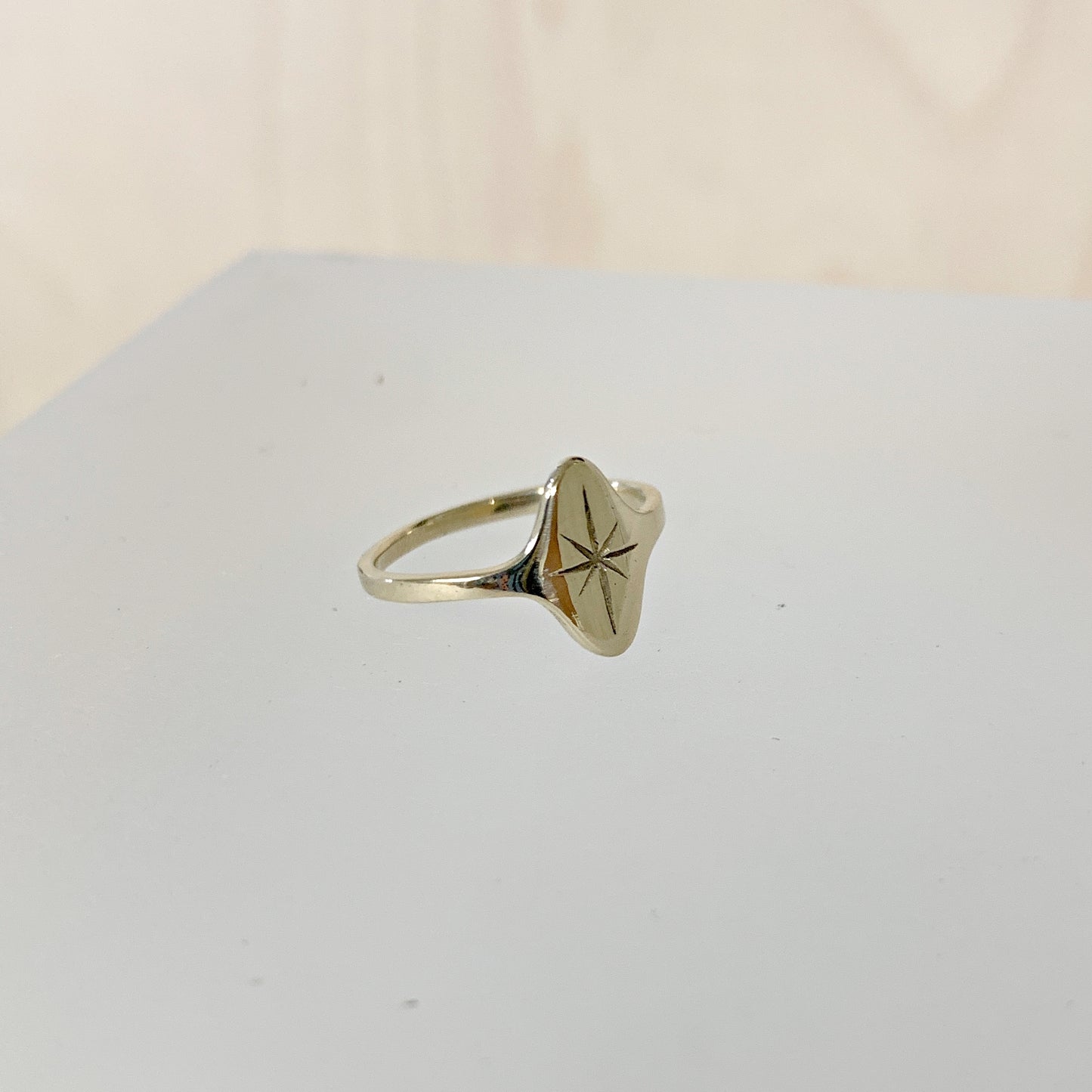 Étoile Signet Ring in 14k Gold Polished Finish