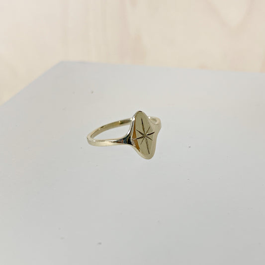 Étoile Signet Ring in 14k Gold Polished Finish