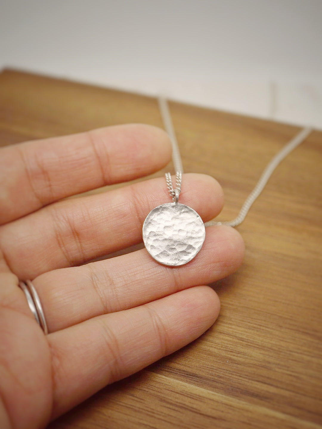 Hammered medalion necklace