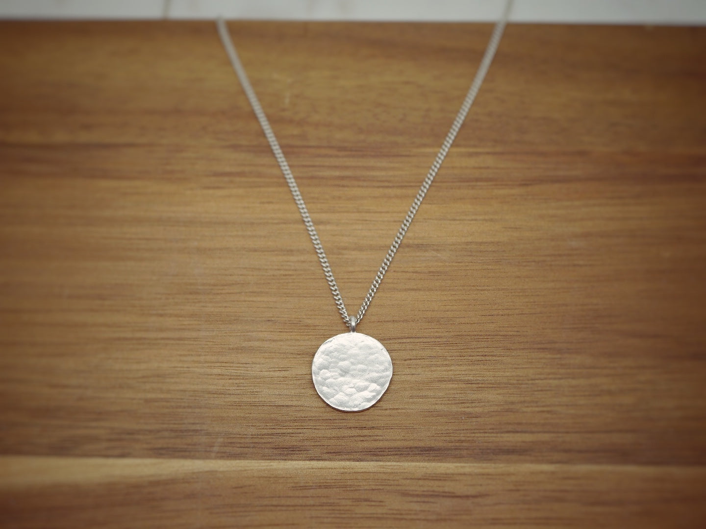 Hammered medalion necklace