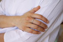 Load image into Gallery viewer, Feather Engraving Ring
