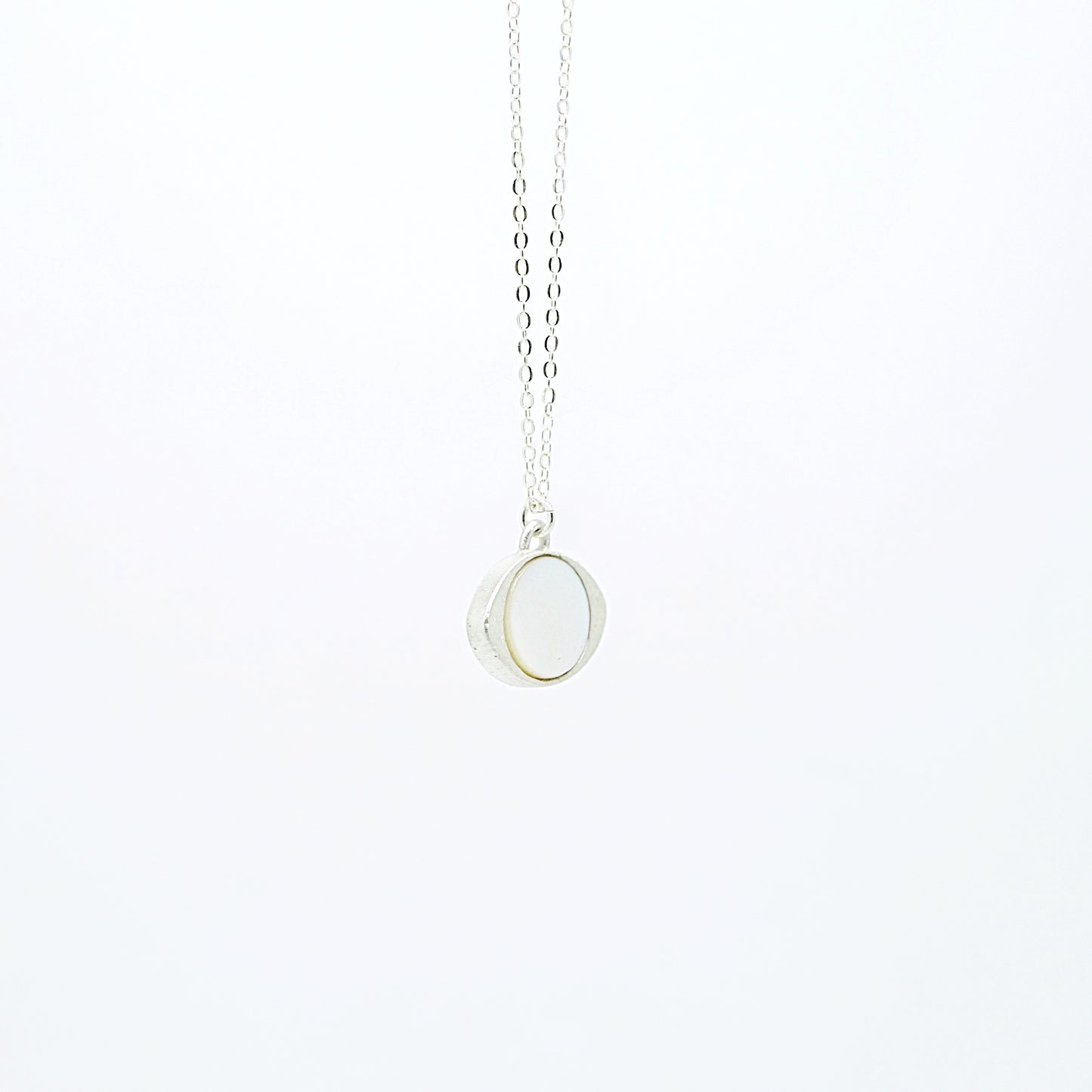 Mother of pearl eye pendant necklace