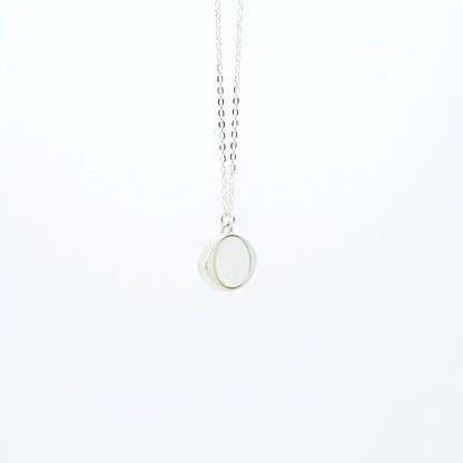 Mother of pearl eye pendant necklace