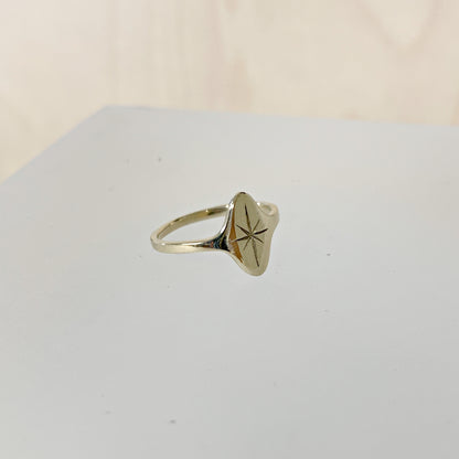 Étoile Signet Ring in 14k Gold Polished Finish