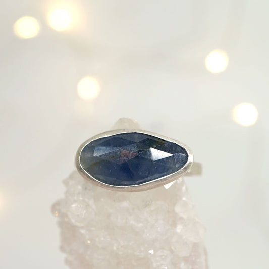 Blue sapphire signet ring