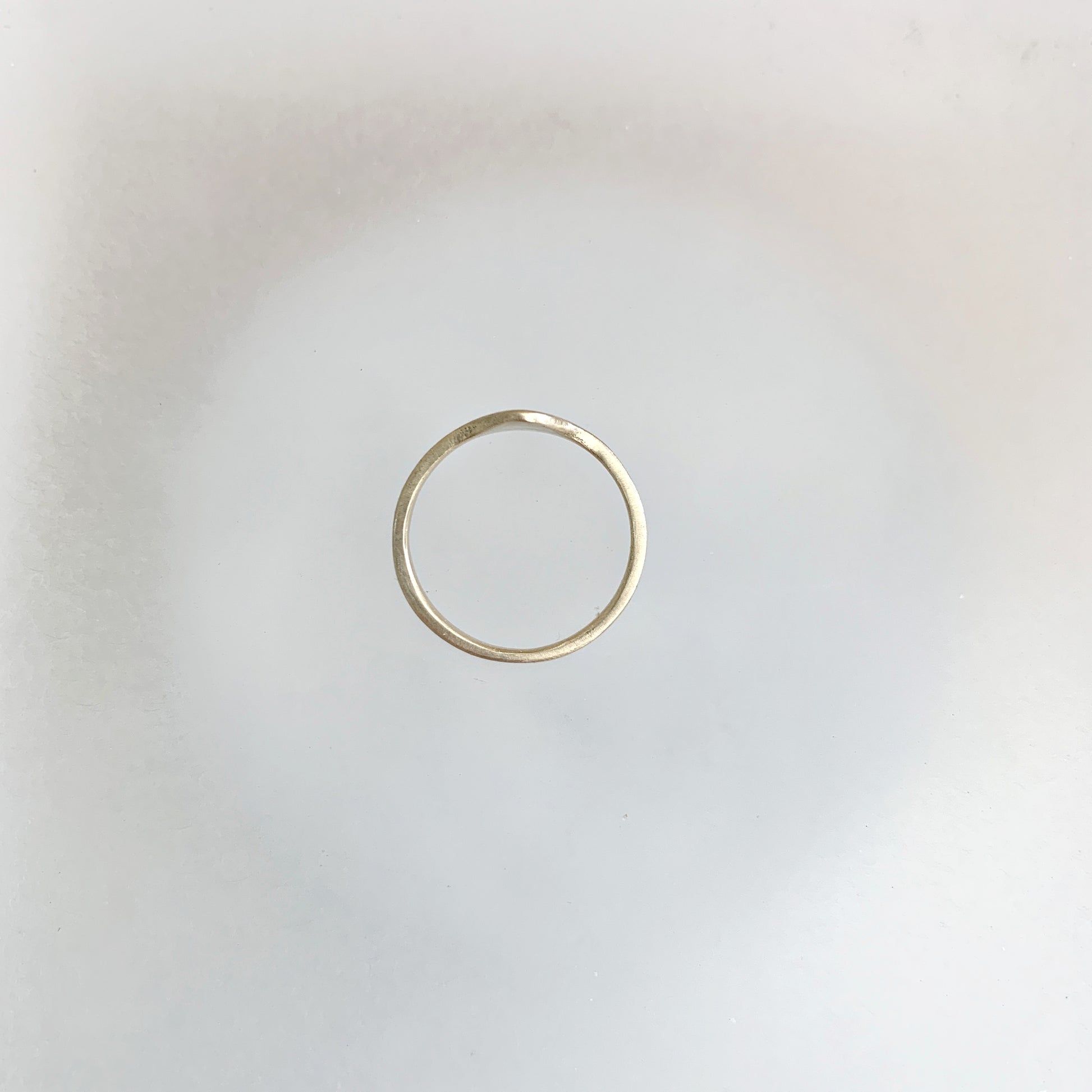 Étoile Signet Ring in 14k Gold Satin Finish