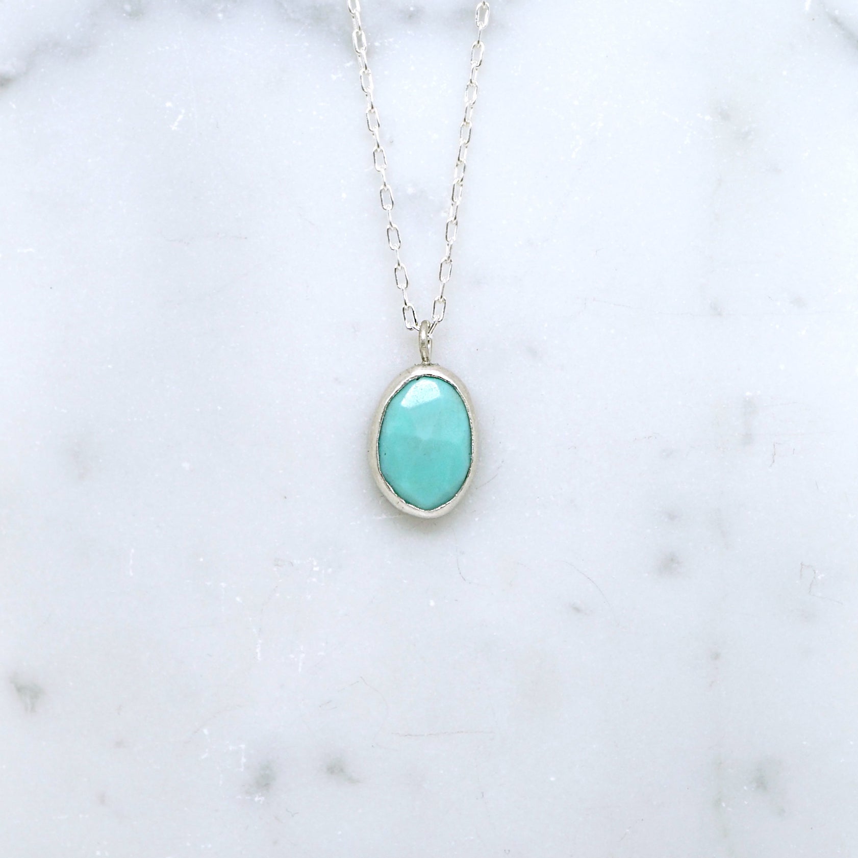 Simple turquoise pendant necklace