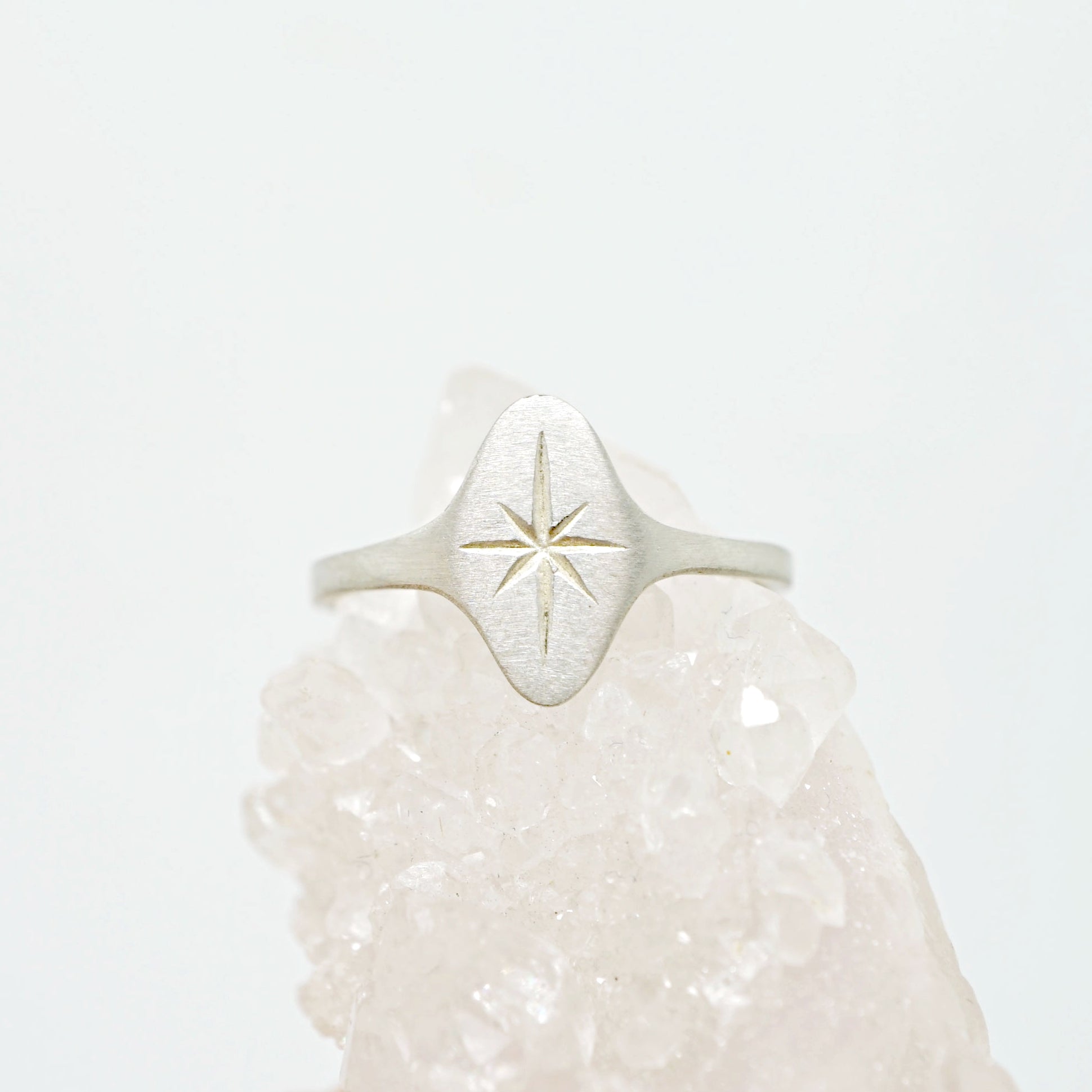 Étoile signet ring in Sterling Silver